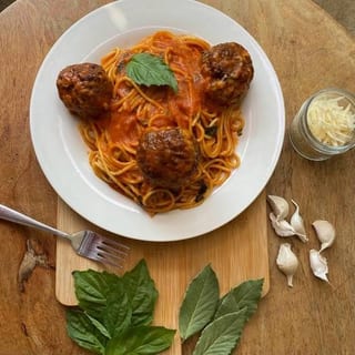 Cópia De Spaghetti Marinara with Beef Meatballs